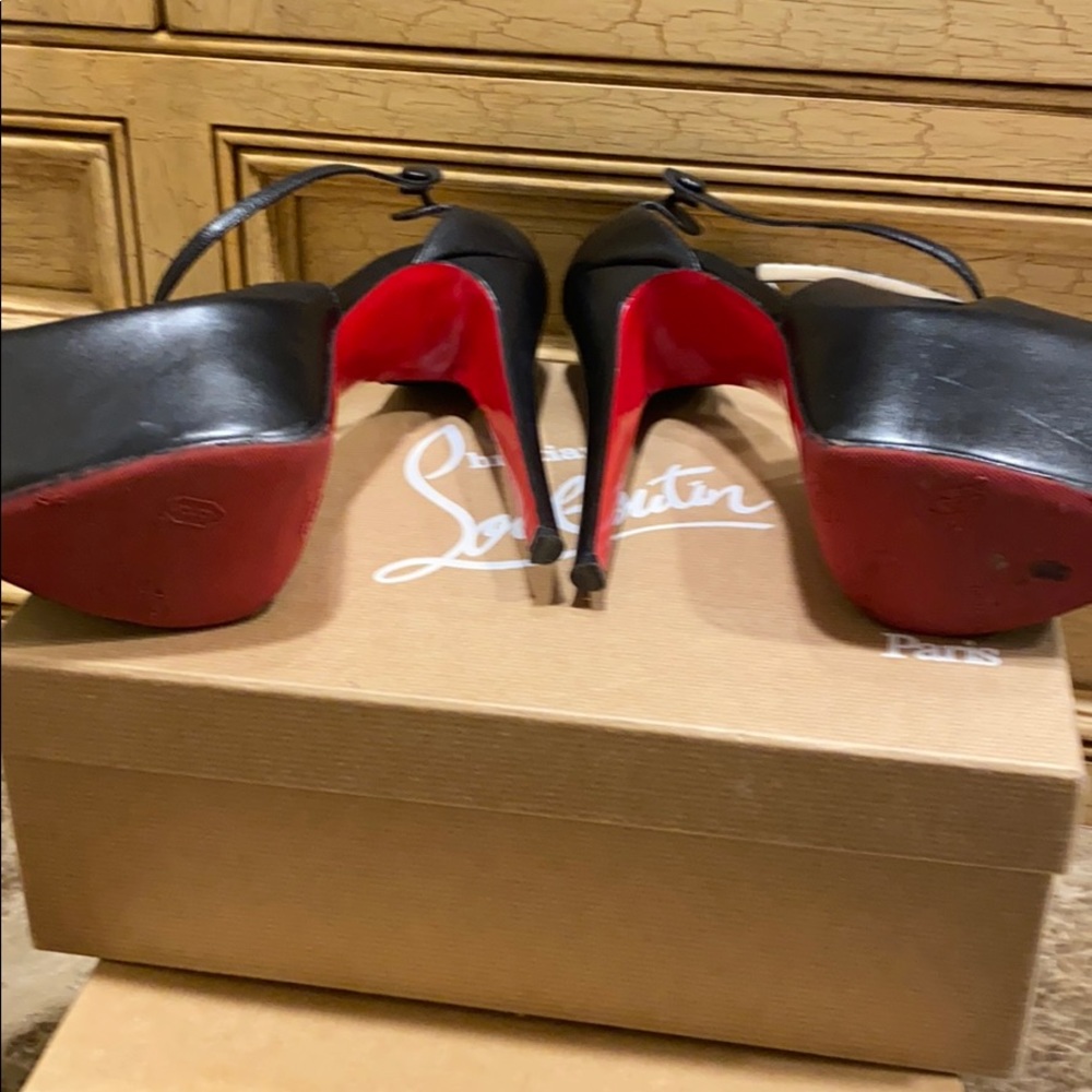 Christian Louboutin - Picture 5 of 6